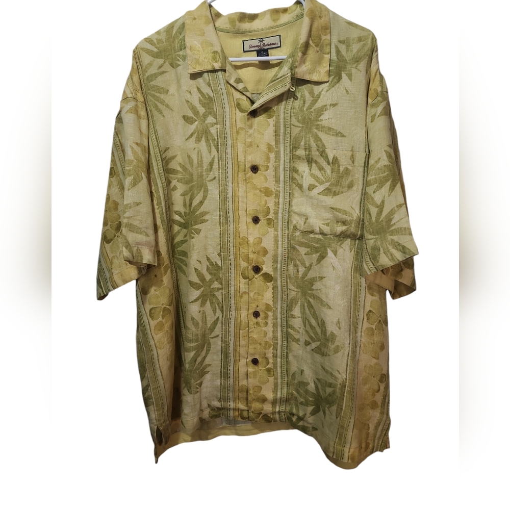 Tommy Bahama men's XL button up collar yellow green camp shirt